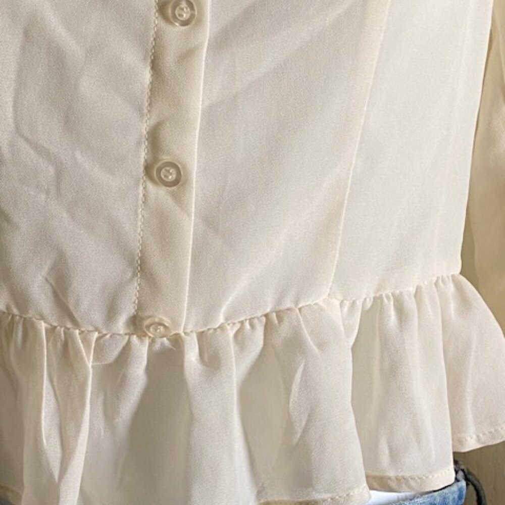 Love Tree Women's Ivory Top with back Smocking Size Small - Picture 3 of 6